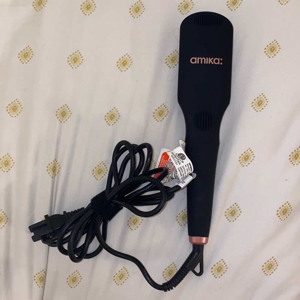 Amika Straightening Brush